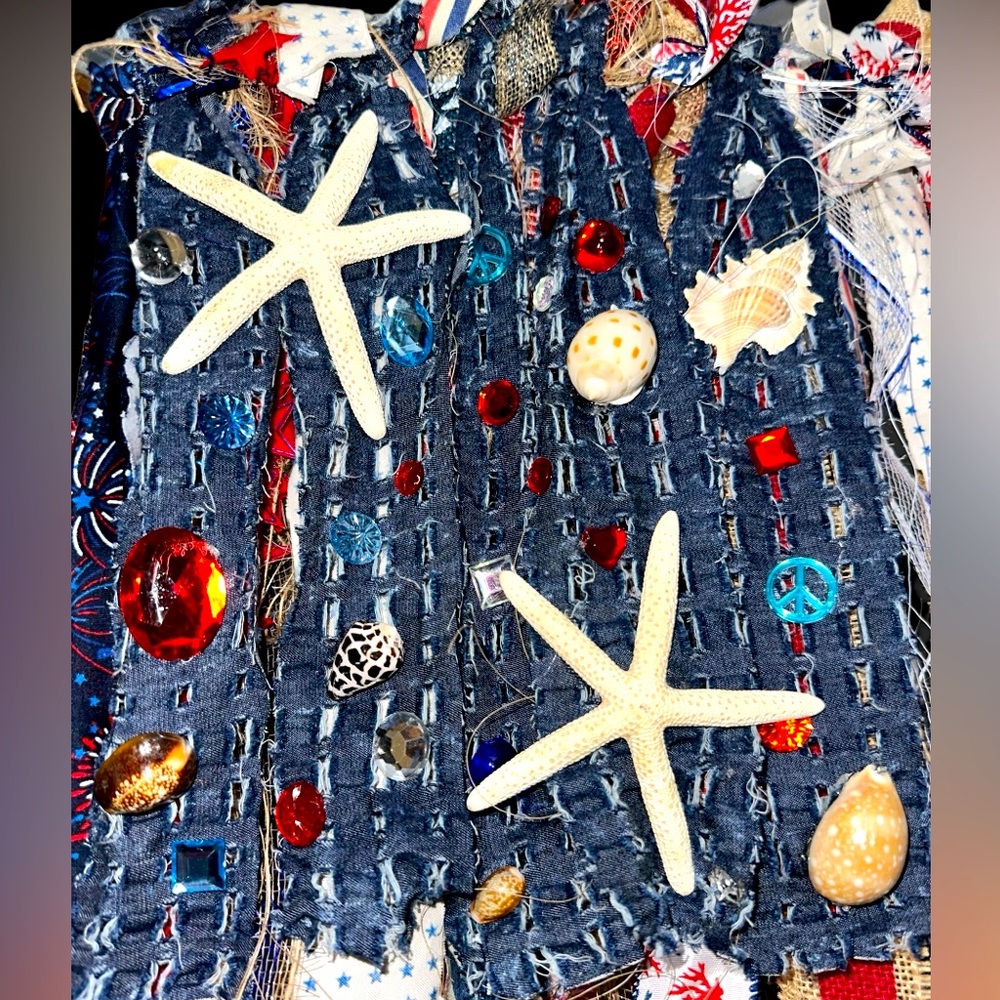 Handcrafted, vintage looking USA ribbon flag. Shells for the 4th of July! - Picture 11 of 11